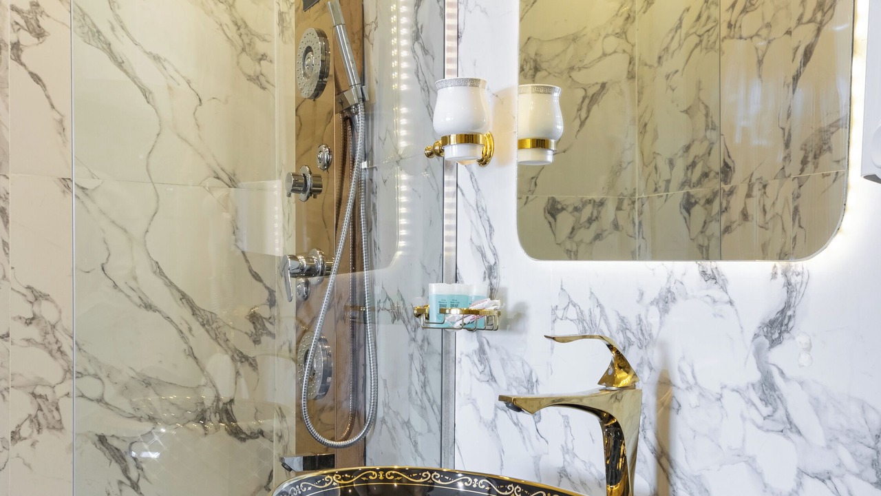 Photo of Bathroom in Pyramids Gardens