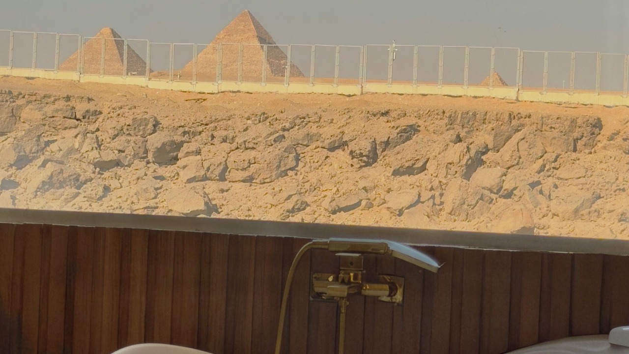 Photo of Bedroom in Pyramids Gardens