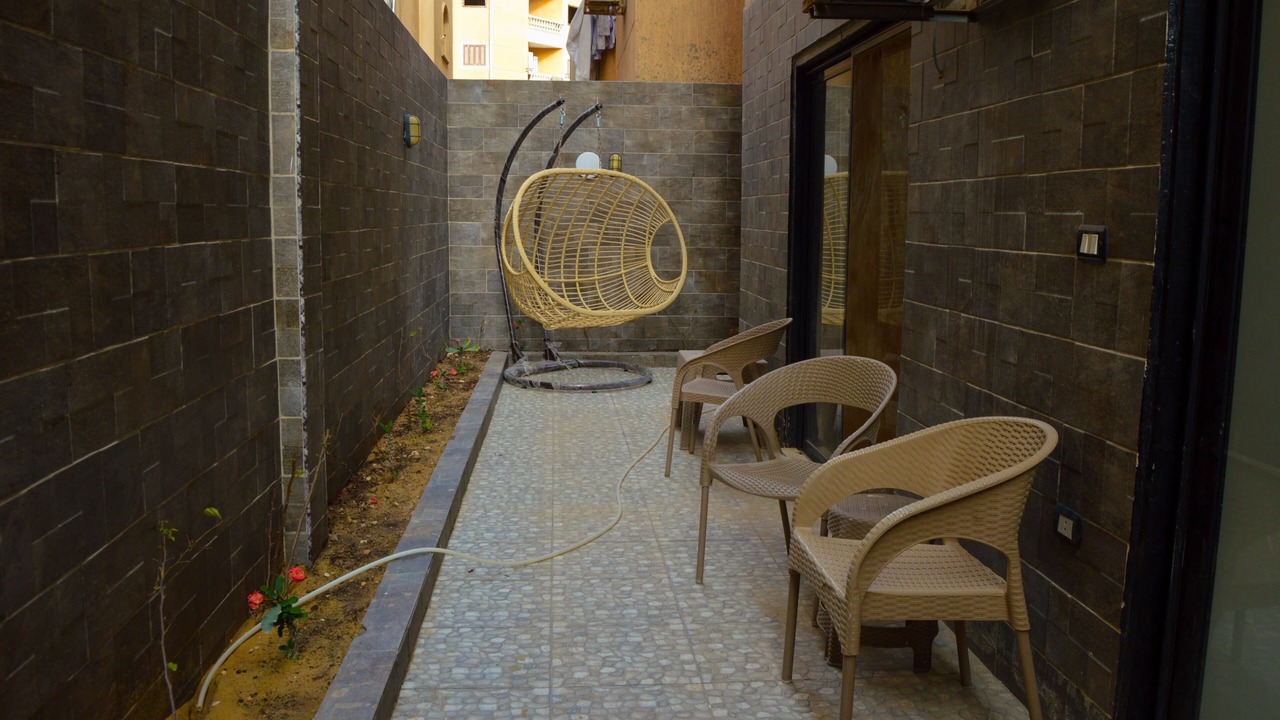 Photo of Patio Balcony in Pyramids Gardens