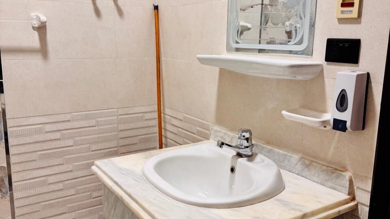 Photo of Bathroom in Corniche Road-Dahar