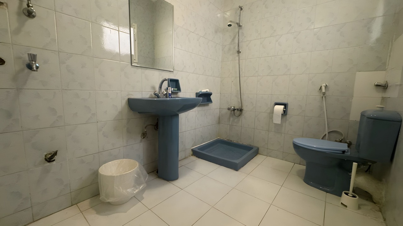 Photo of Bathroom in Corniche Road-Dahar