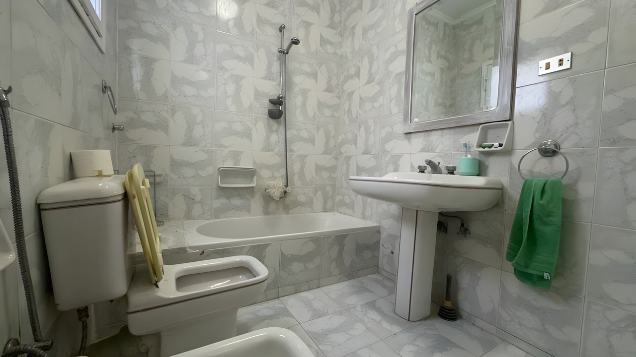 Photo of Bathroom in Corniche Road-Dahar
