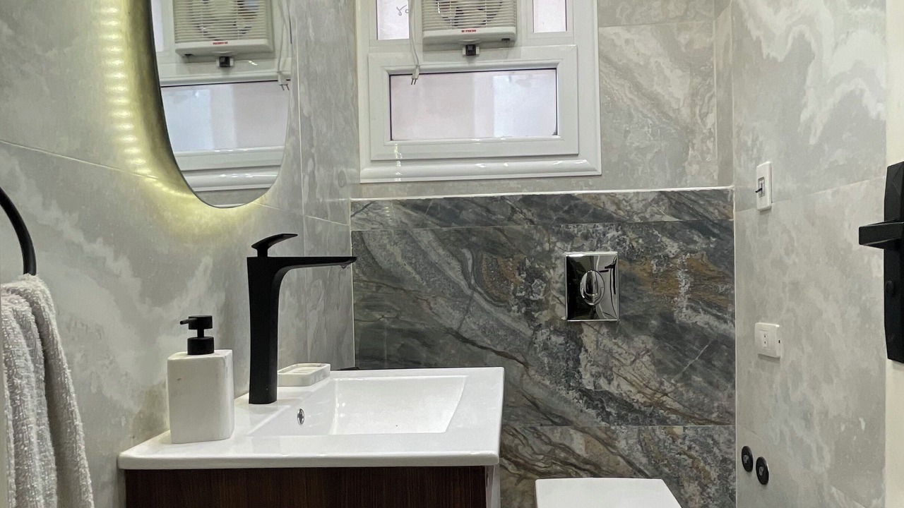 Photo of Bathroom in Pyramids Gardens