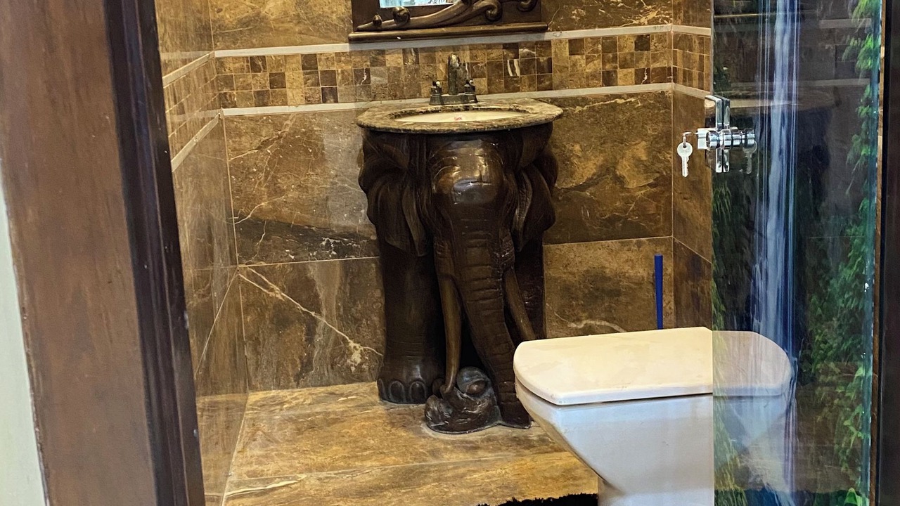 Photo of Bathroom in Pyramids Gardens