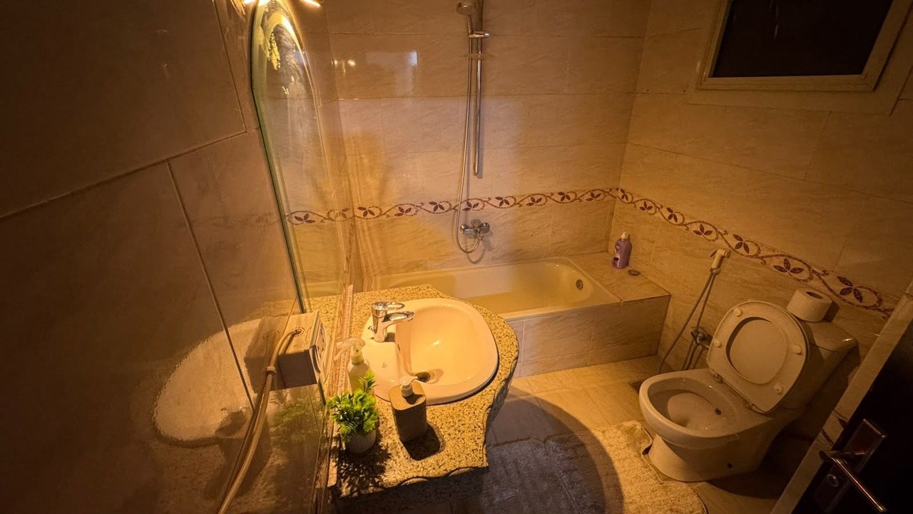 Photo of Bathroom in Pyramids Gardens