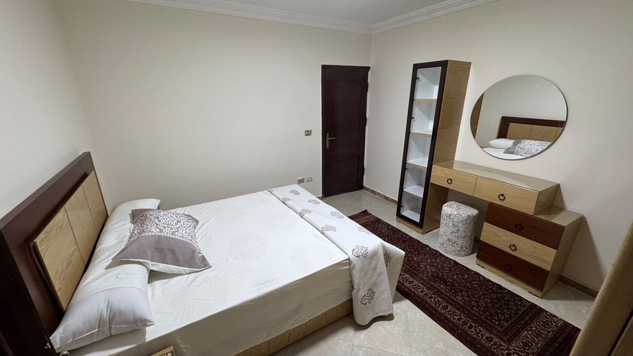 Photo of Bedroom in Pyramids Gardens