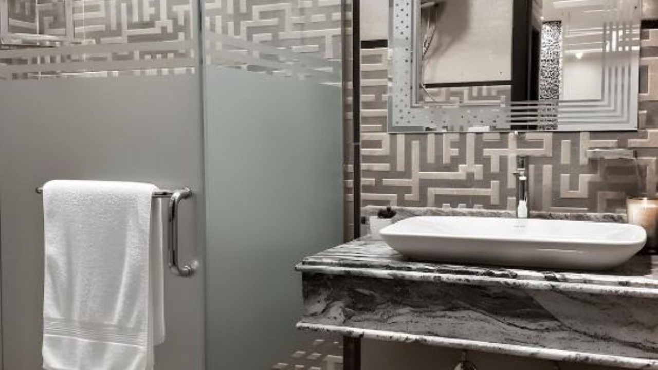 Photo of Bathroom in Pyramids Gardens