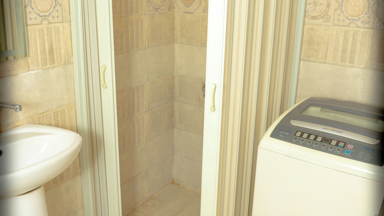 Photo of Bathroom in Pyramids Gardens
