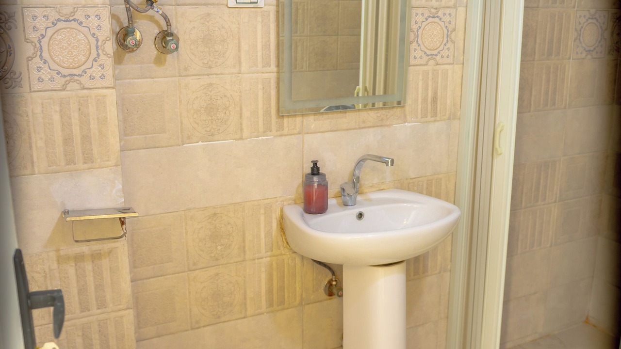 Photo of Bathroom in Pyramids Gardens