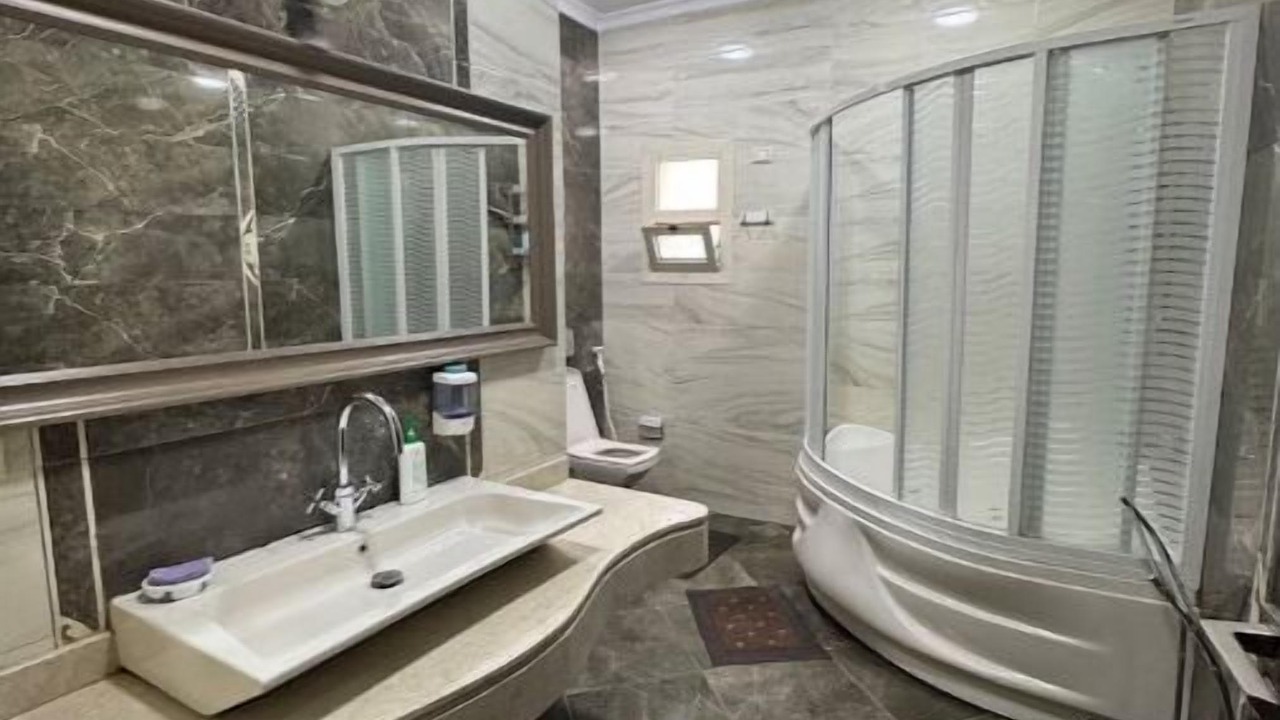 Photo of Bathroom in Pyramids Gardens