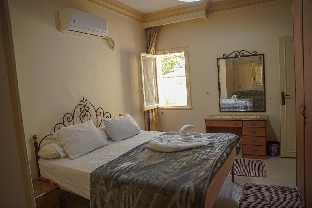 Photo of Bedroom in Tunis Village