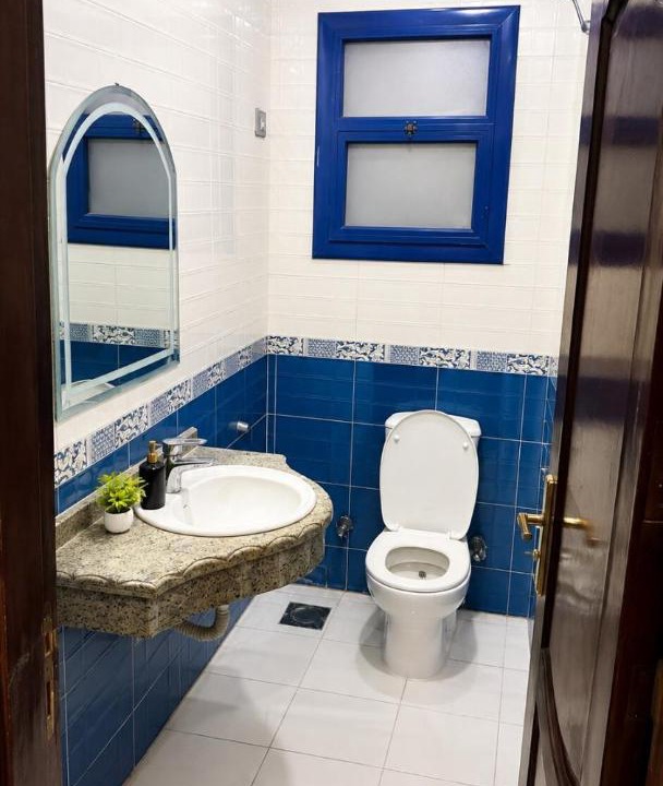 Photo of Bathroom in Pyramids Gardens