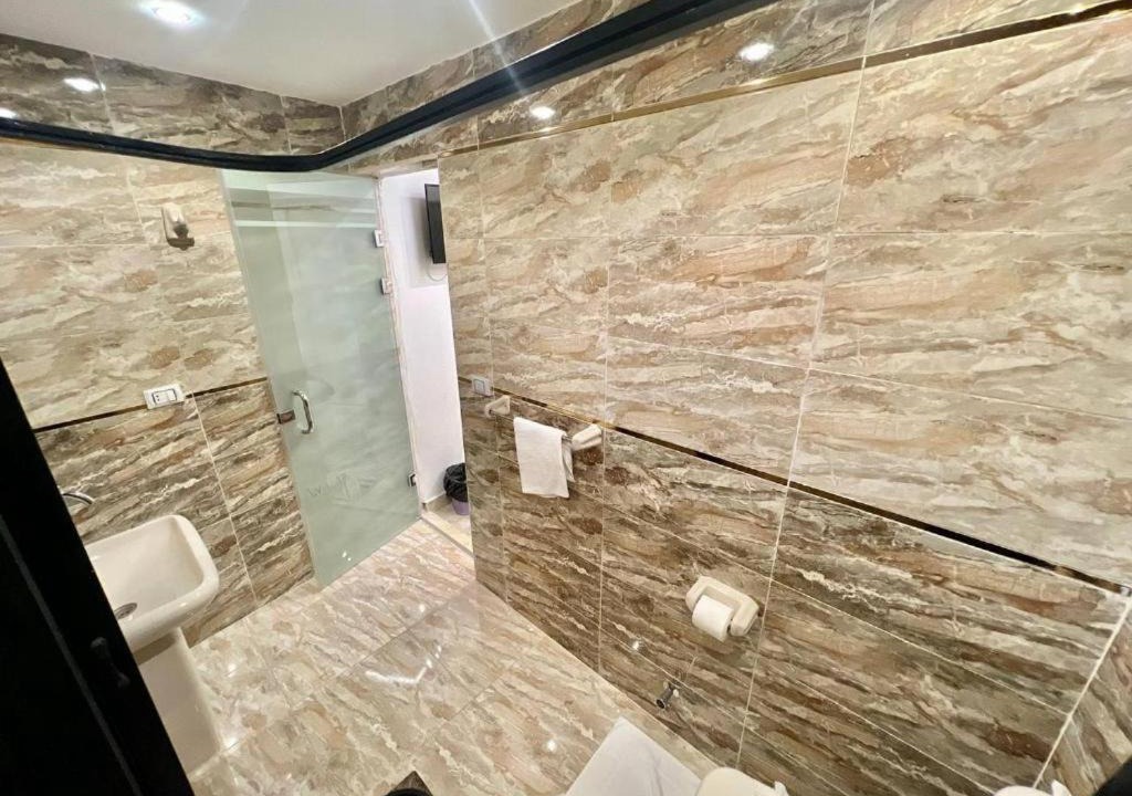 Photo of Bathroom in Pyramids Gardens