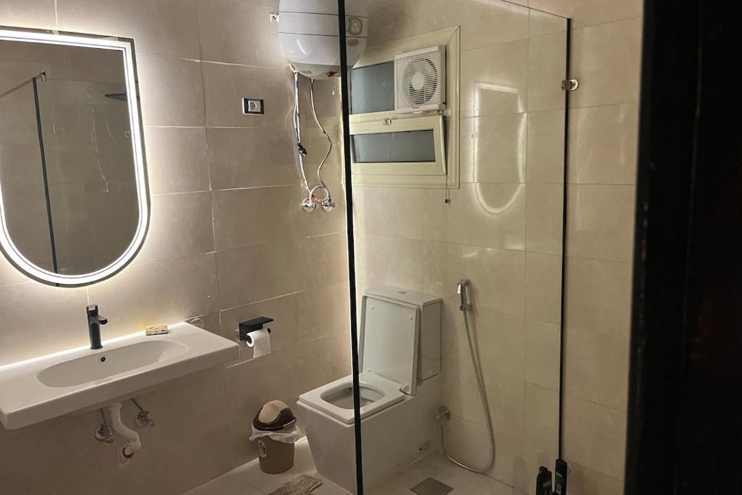 Photo of Bathroom in Pyramids Gardens