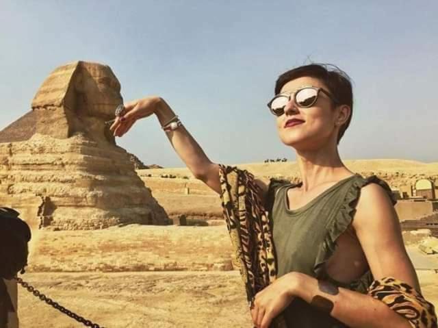 Photo of Human In Picture in Pyramids Gardens