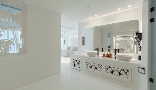 Hall of Fame Pool Suite