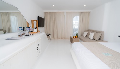 Gypster Jacuzzi Room