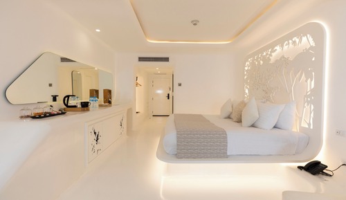 Gypster Room Pool or Partial Sea View