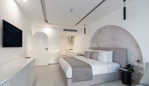 Executive Pool Suite (Posh Club)