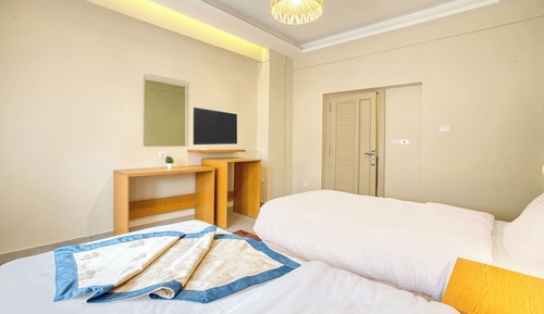 Deluxe Family Room With Pyramids View