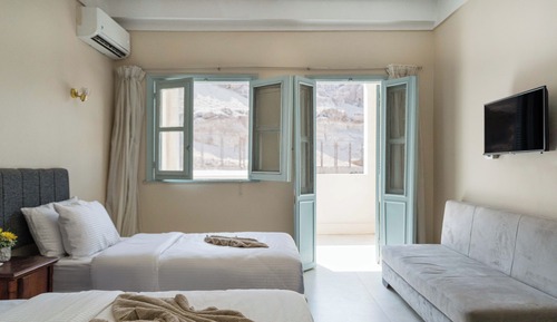 Studio Suite Pyramids View