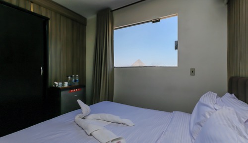 Deluxe Quadruple Room, Giza Pyramids View