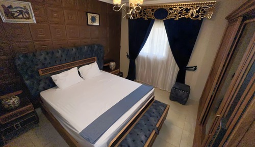 Honeymoon House