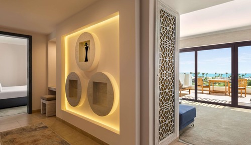Deluxe Suite, 1 King Bed, Sea View
