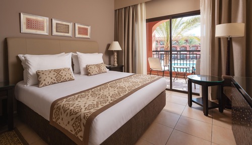 Superior Room, Pool View, Ground Floor (Queen or Twin Bed)