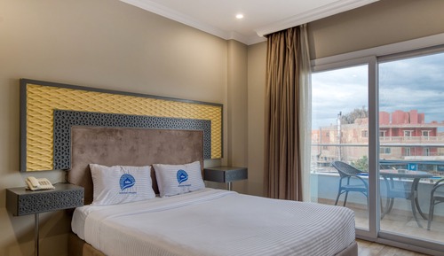 Superior Double Room With Panoramic Pyramids View & Balcony