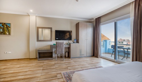 Standard Suite with Panoramic Pyramids View & Balcony
