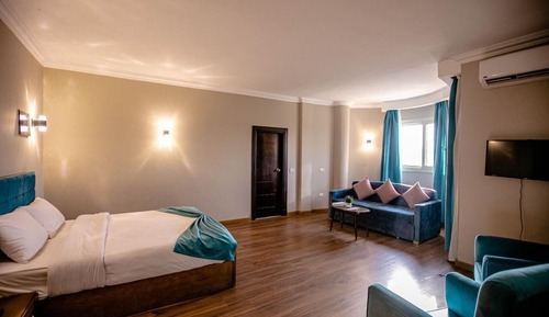 Superior Suite, Pyramids View