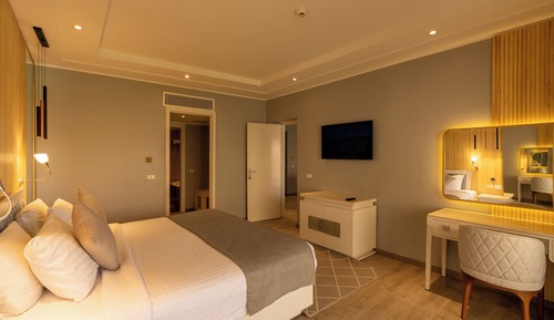 Royal Suite, Sea View (Posh Club)