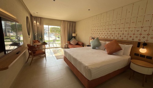 Superior Room, 1 King Bed, Pool View (Beach side. Ground floor)