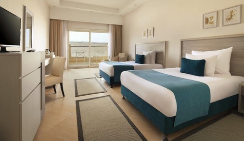 Deluxe Room, 2 Twin Beds (Back View)