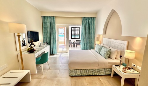 Superior Room, Pool View