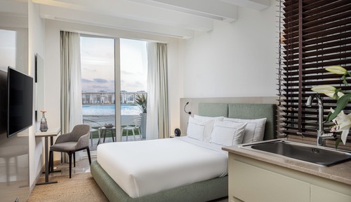 Cabana Queen Bed Lagoon View