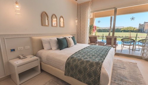 Deluxe Swim Up Room