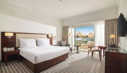Deluxe Room (Pyramid View)