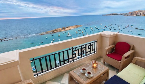 Comfort Apartment, 3 Bedrooms, Sea View, Beachfront