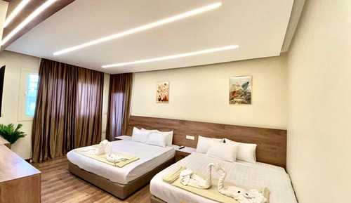 Deluxe Quadruple Room, Desert View