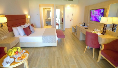King Room with Spa path