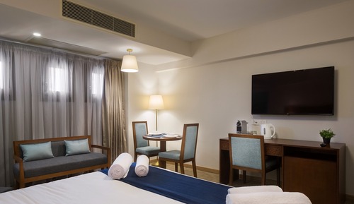 Comfort Studio, 1 King Bed, Kitchenette