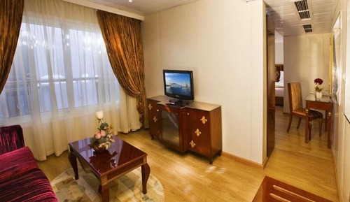 Deluxe Studio Suite, River View