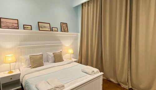 Classic Studio, 1 Queen Bed, City View