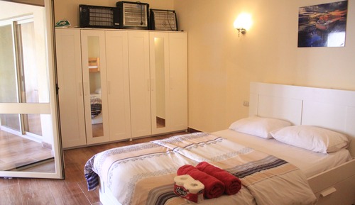 Studio Apartment with Balcony R-J4