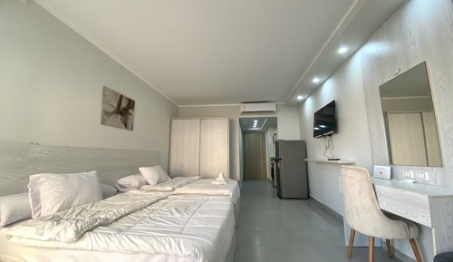 Studio with Pool View R-C206