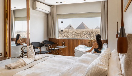 Luxury Jacuzzi Pyramids View Suite