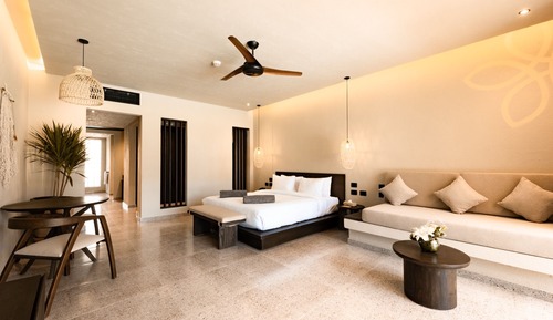 Swim-up Suite Beach Front Sea View