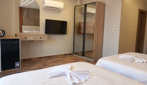 Superior Twin Room, Bathtub, City View